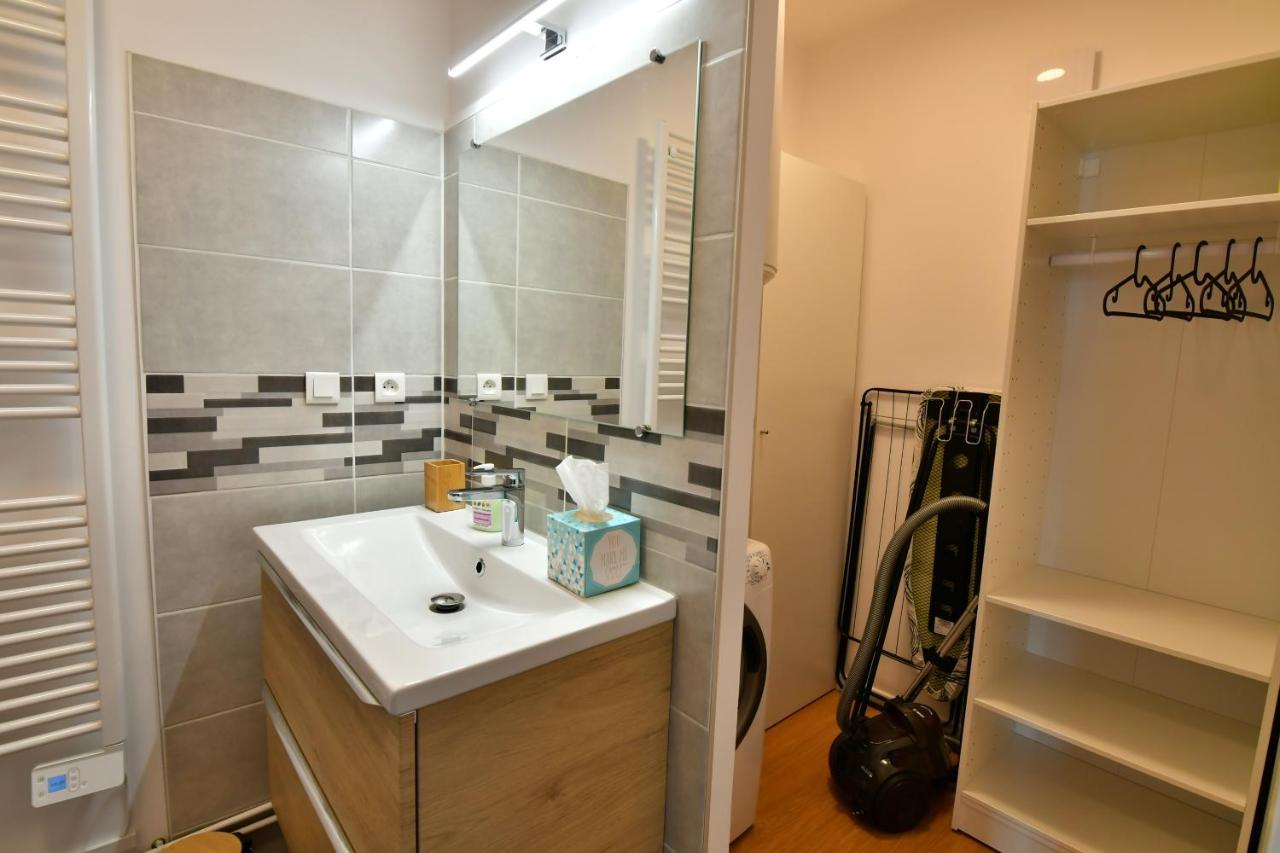 Le 44 - T2 Renove Moderne Et Confortable En Centre-Ville Montluçon Kültér fotó