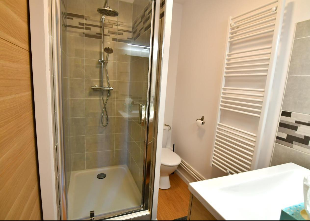 Le 44 - T2 Renove Moderne Et Confortable En Centre-Ville Montluçon Kültér fotó