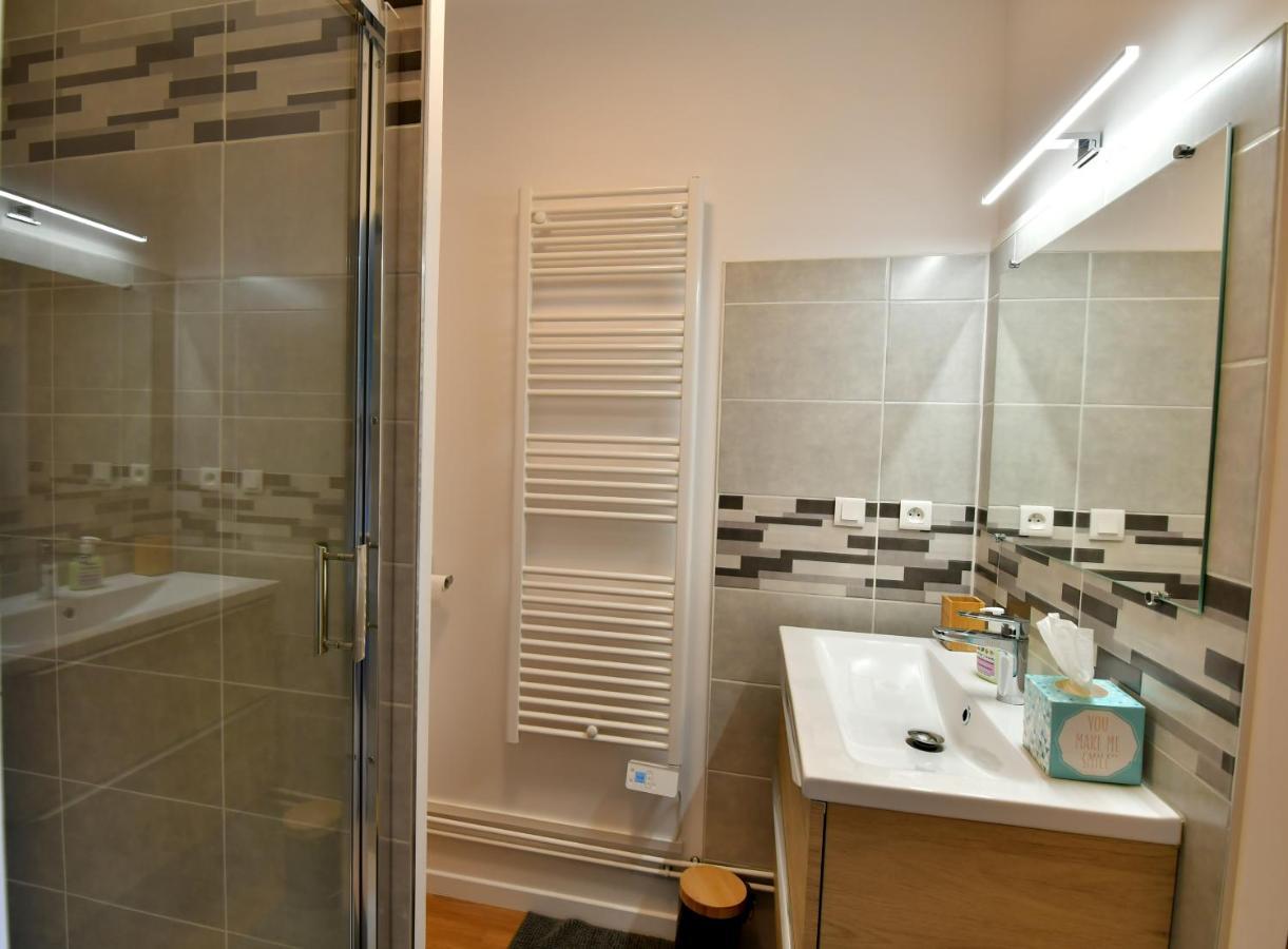 Le 44 - T2 Renove Moderne Et Confortable En Centre-Ville Montluçon Kültér fotó